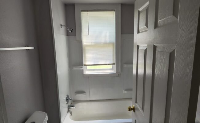 2264HolcomBathroom