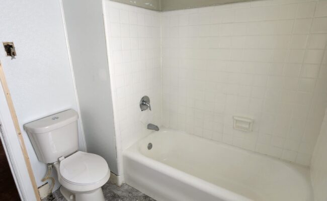 3620ThreeMile_Bathroom