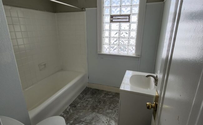 3620ThreeMile_BathroomView2