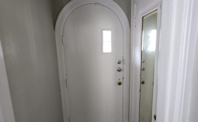 3620ThreeMile_Entryway