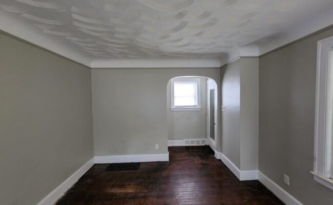3620ThreeMile_LivingRoom