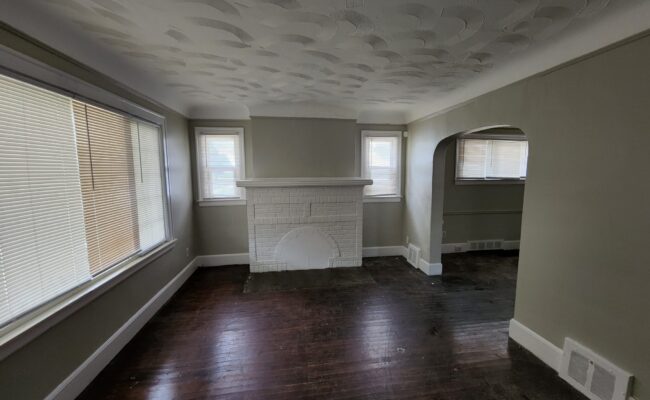 3620ThreeMile_LivingRoom2